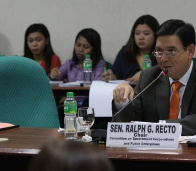 Sen. Ralph G. Recto, chair of the Senate Committee on Government Corporations and Public Enterprises, conducts hearing on two proposed measures increasing the pension of Social Security System (SSS) members and creating the Philippine Horseracing Authority. (Photos by Alex Nuevaespana of PRIB)