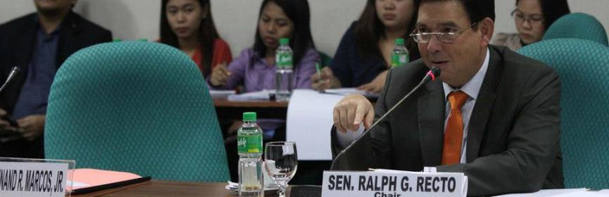 Sen. Ralph G. Recto, chair of the Senate Committee on Government Corporations and Public Enterprises, conducts hearing on two proposed measures increasing the pension of Social Security System (SSS) members and creating the Philippine Horseracing Authority. (Photos by Alex Nuevaespana of PRIB)