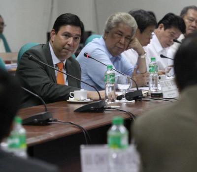 Sen. Ralph G. Recto, chair of the Senate Committee on Government Corporations and Public Enterprises, conducts hearing on two proposed measures increasing the pension of Social Security System (SSS) members and creating the Philippine Horseracing Authority. (Photos by Alex Nuevaespana of PRIB)