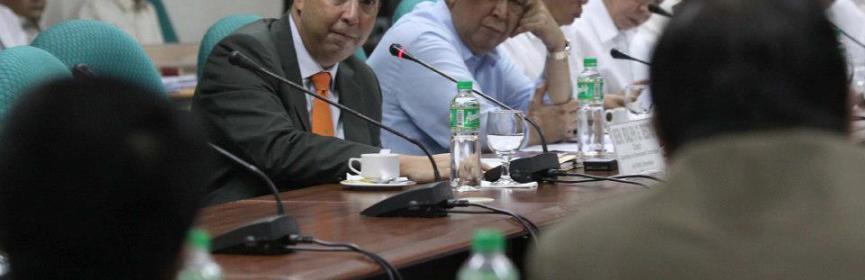 Sen. Ralph G. Recto, chair of the Senate Committee on Government Corporations and Public Enterprises, conducts hearing on two proposed measures increasing the pension of Social Security System (SSS) members and creating the Philippine Horseracing Authority. (Photos by Alex Nuevaespana of PRIB)