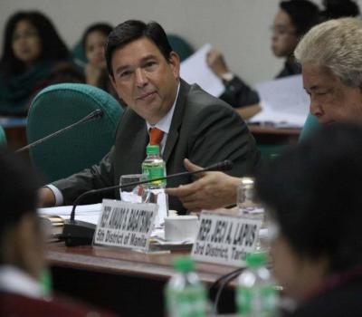 Sen. Ralph G. Recto, chair of the Senate Committee on Government Corporations and Public Enterprises, conducts hearing on two proposed measures increasing the pension of Social Security System (SSS) members and creating the Philippine Horseracing Authority. (Photos by Alex Nuevaespana of PRIB)